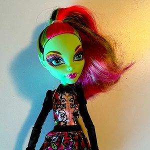 Monster high Venus McFlytrap Gloom N’ Bloom